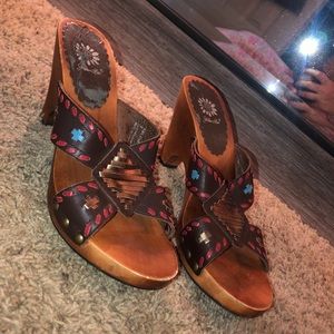 Vintage Yellow Box Clogs!!